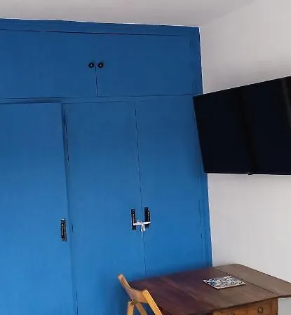 Superviews, Parking 24h Vigilado Incluido Y Netflix En Habitación Independiente Con Baño Privado En Particular, Français&english Habitación en casa particular *