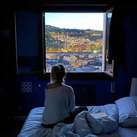 Superviews: Private With Bath, Parking & Netflix Homestay *