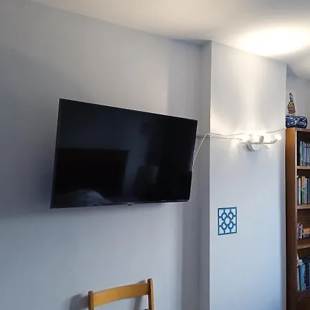 Superviews, Parking 24h Vigilado Incluido Y Netflix En Independiente Con Bano Privado En Particular, Francais&english Bilbao