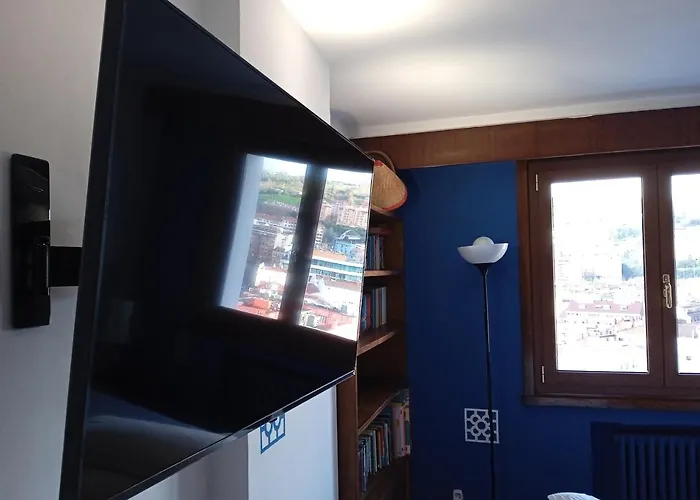 Superviews: Private With Bath, Parking & Netflix Homestay *