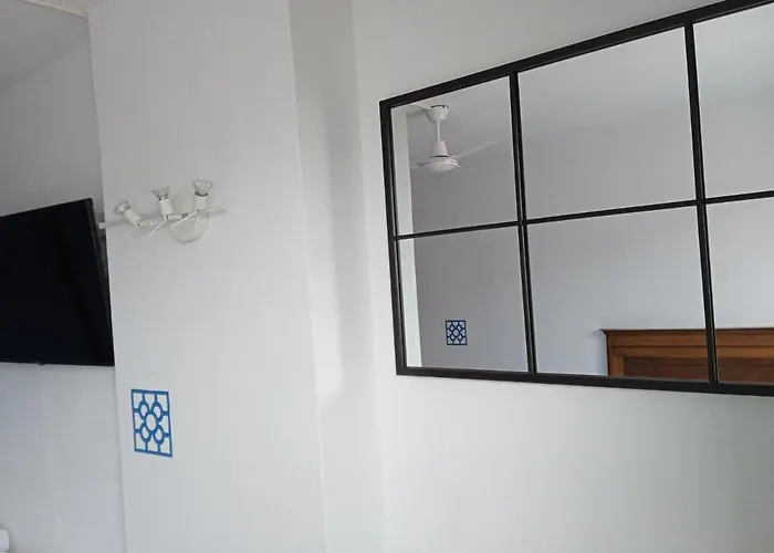 Superviews Y Parking Vigilado En Independiente, Bano Privado, En Particular, Francais&english منزل للإقامة *