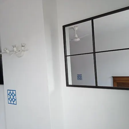 Superviews Y Parking Vigilado En Independiente, Bano Privado, En Particular, Francais&english منزل للإقامة *